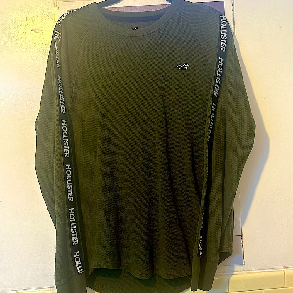 Hollister lightweight pullover sweater. Size large. 60% cotton 40% polyester